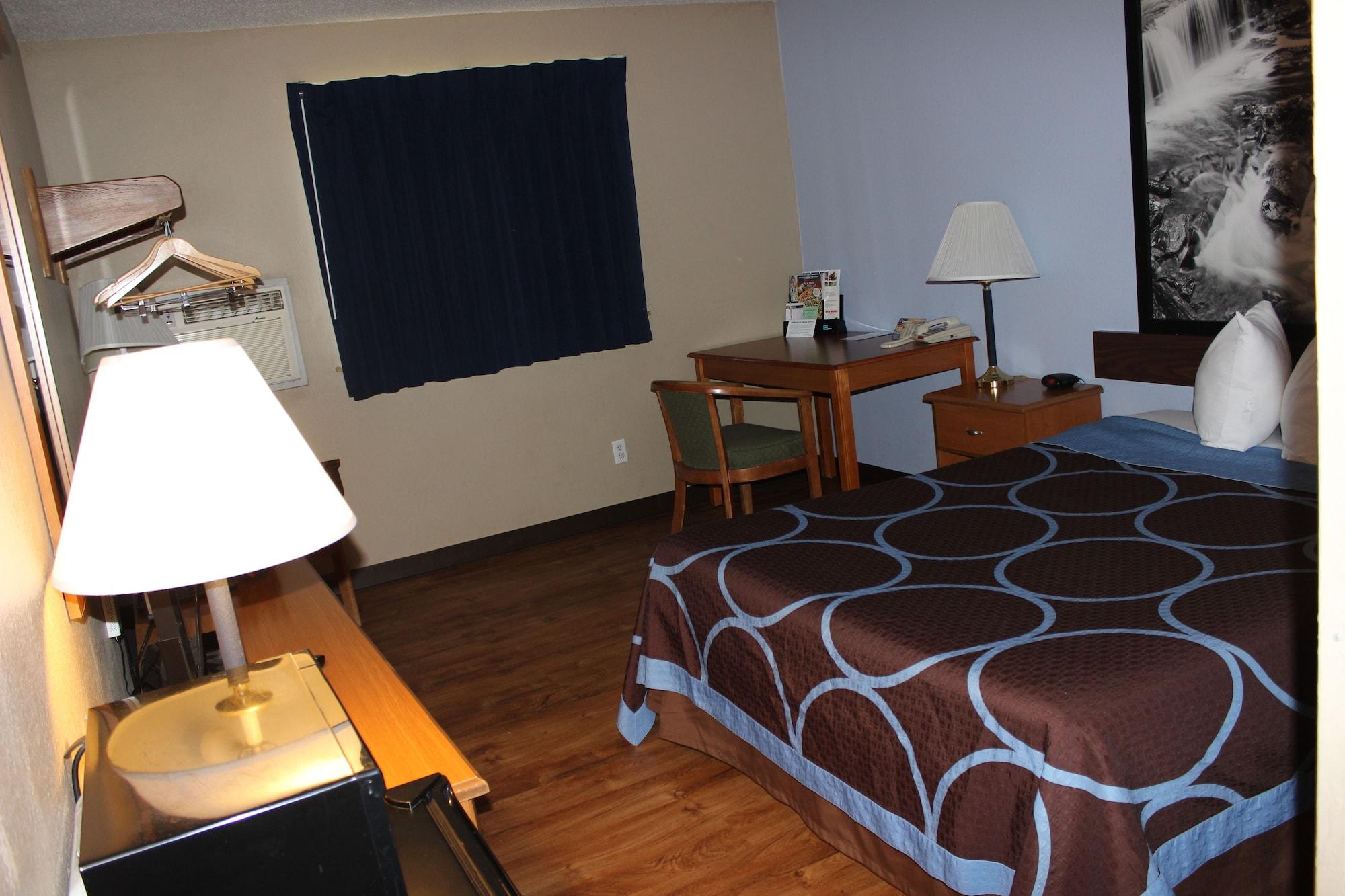 Super 8 By Wyndham East Stroudsburg - Poconos Hotel Екстериор снимка