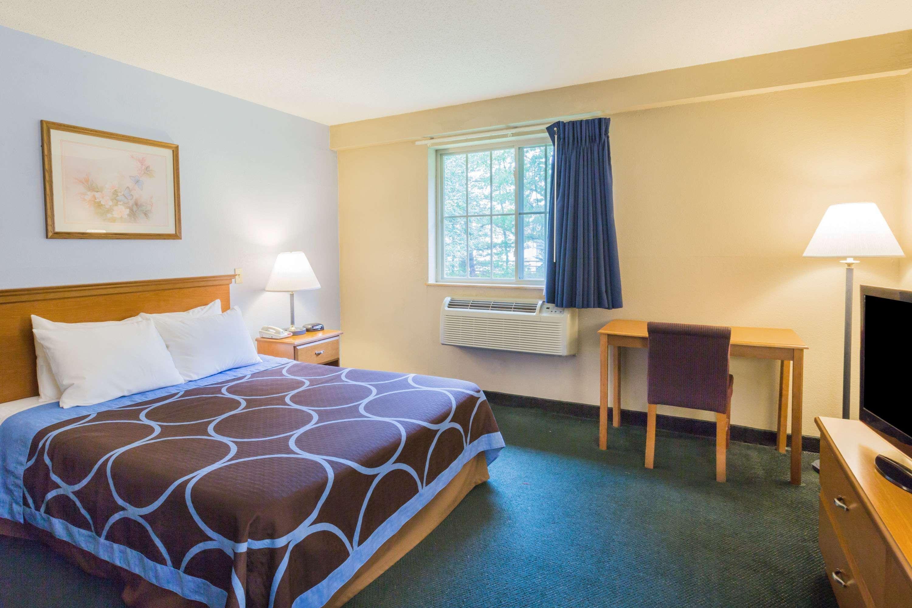 Super 8 By Wyndham East Stroudsburg - Poconos Hotel Екстериор снимка
