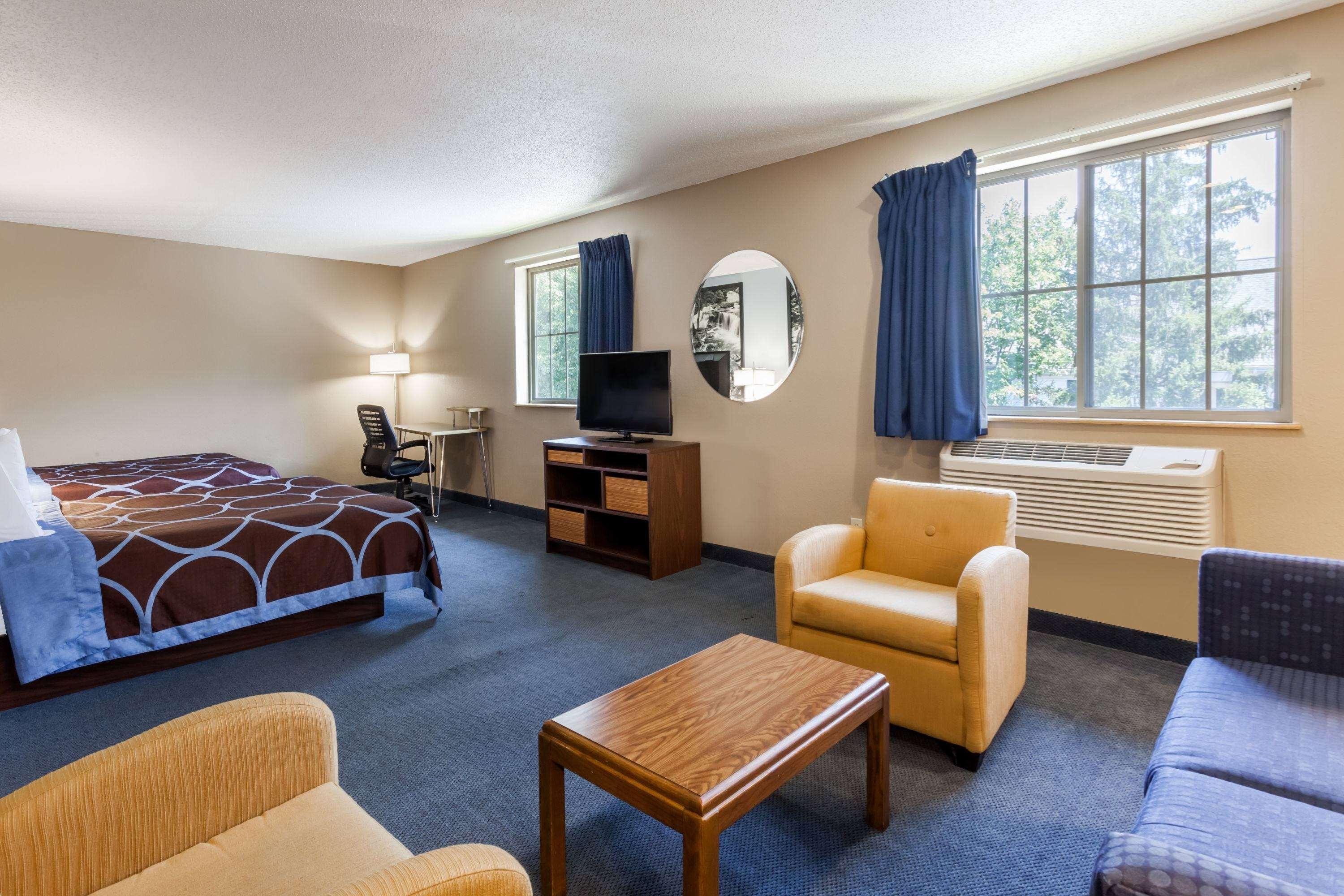 Super 8 By Wyndham East Stroudsburg - Poconos Hotel Екстериор снимка