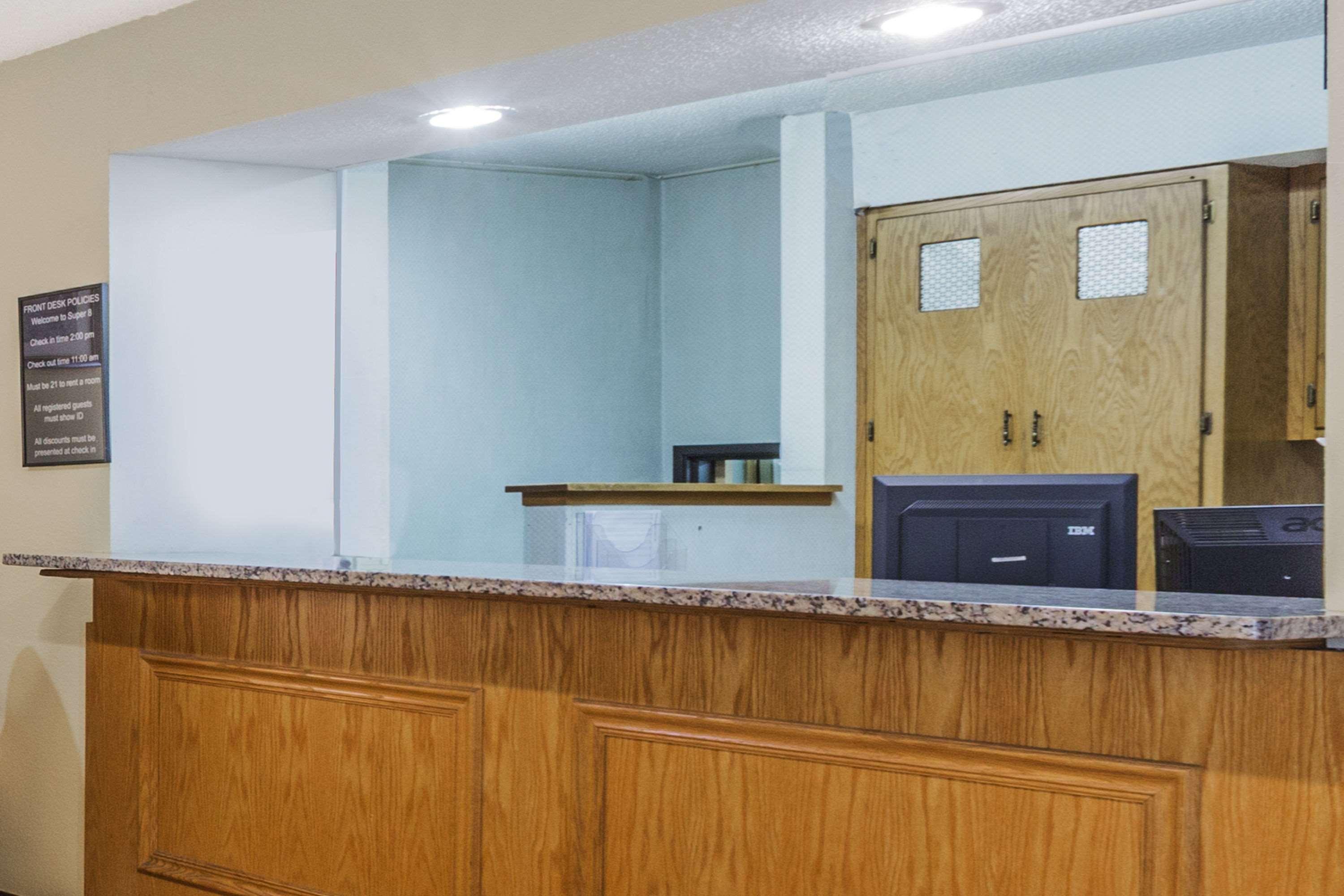 Super 8 By Wyndham East Stroudsburg - Poconos Hotel Екстериор снимка