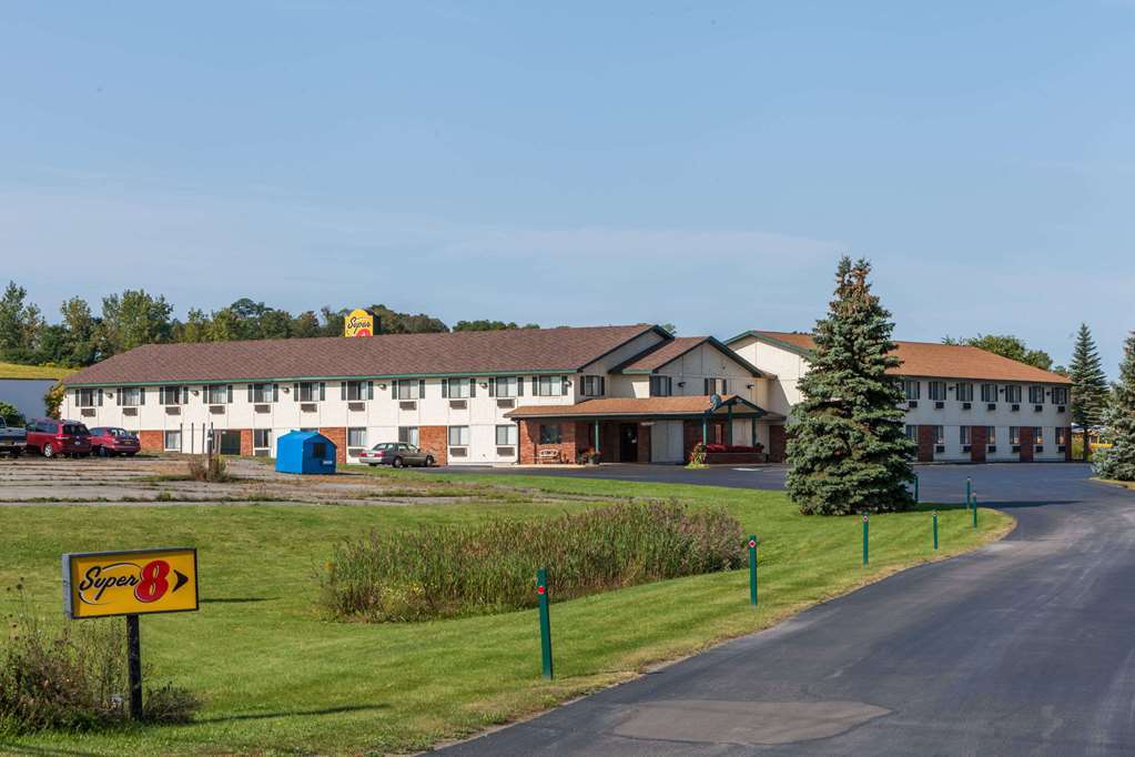 Super 8 By Wyndham East Stroudsburg - Poconos Hotel Екстериор снимка