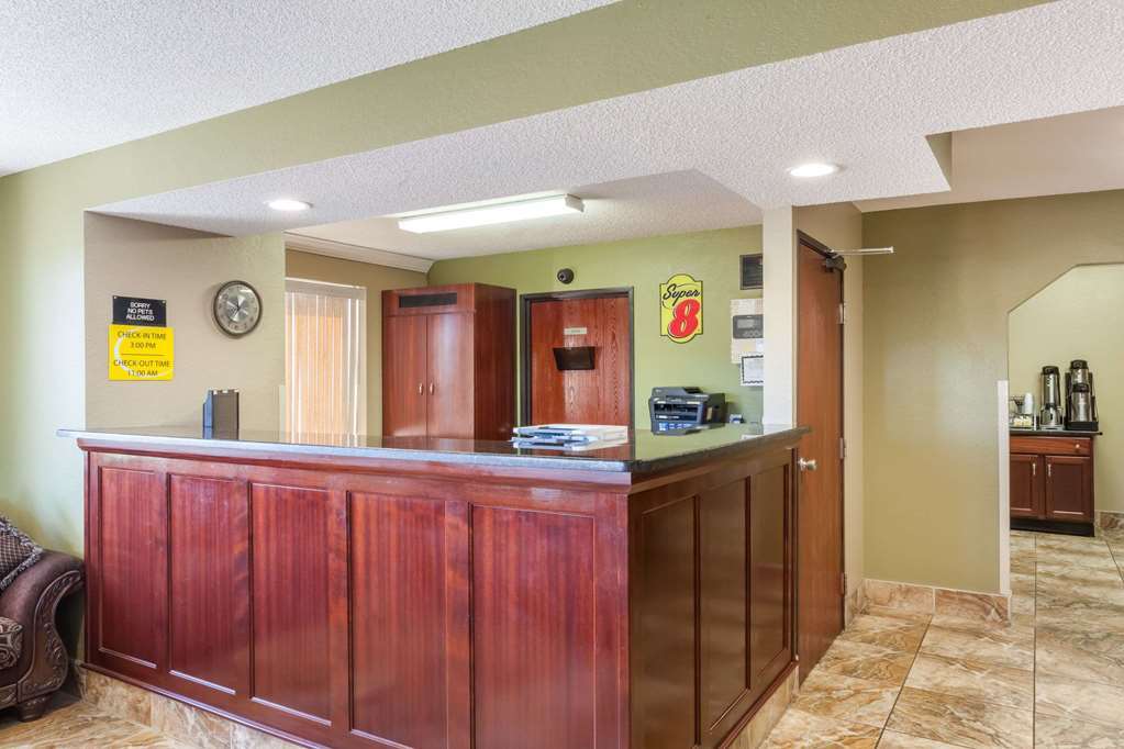 Super 8 By Wyndham East Stroudsburg - Poconos Hotel Интериор снимка