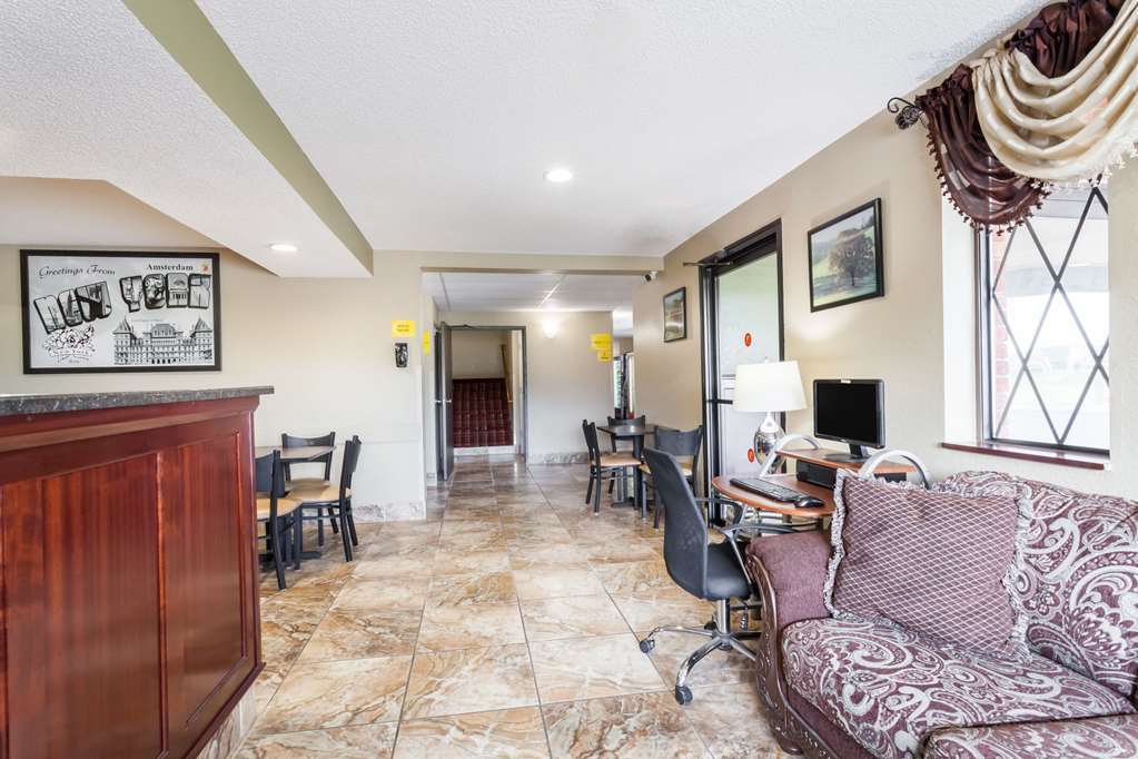 Super 8 By Wyndham East Stroudsburg - Poconos Hotel Интериор снимка