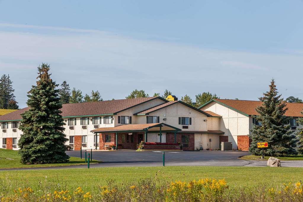 Super 8 By Wyndham East Stroudsburg - Poconos Hotel Екстериор снимка