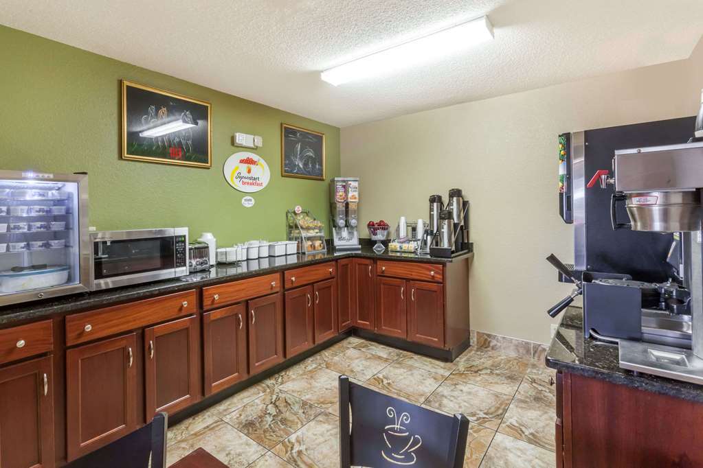 Super 8 By Wyndham East Stroudsburg - Poconos Hotel Съоръжения снимка