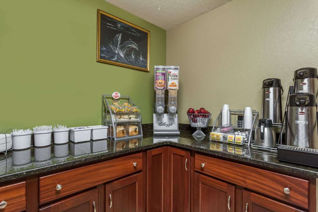 Super 8 By Wyndham East Stroudsburg - Poconos Hotel Съоръжения снимка