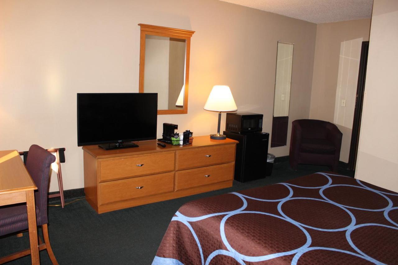 Super 8 By Wyndham East Stroudsburg - Poconos Hotel Екстериор снимка