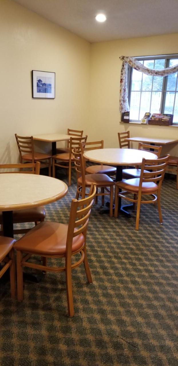 Super 8 By Wyndham East Stroudsburg - Poconos Hotel Екстериор снимка