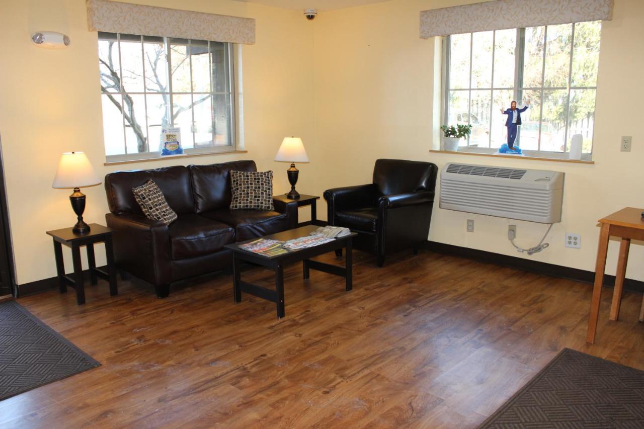 Super 8 By Wyndham East Stroudsburg - Poconos Hotel Екстериор снимка