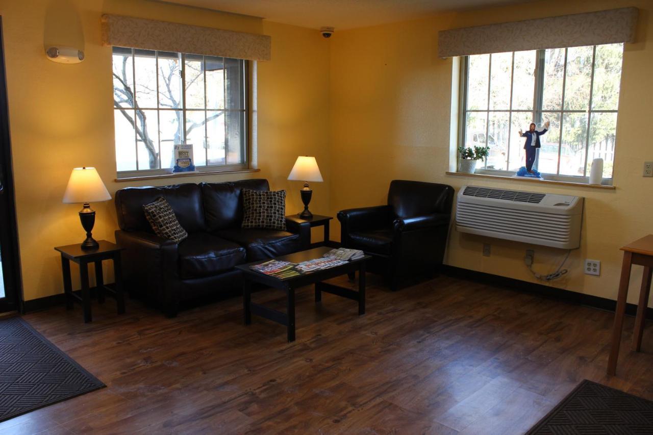Super 8 By Wyndham East Stroudsburg - Poconos Hotel Екстериор снимка