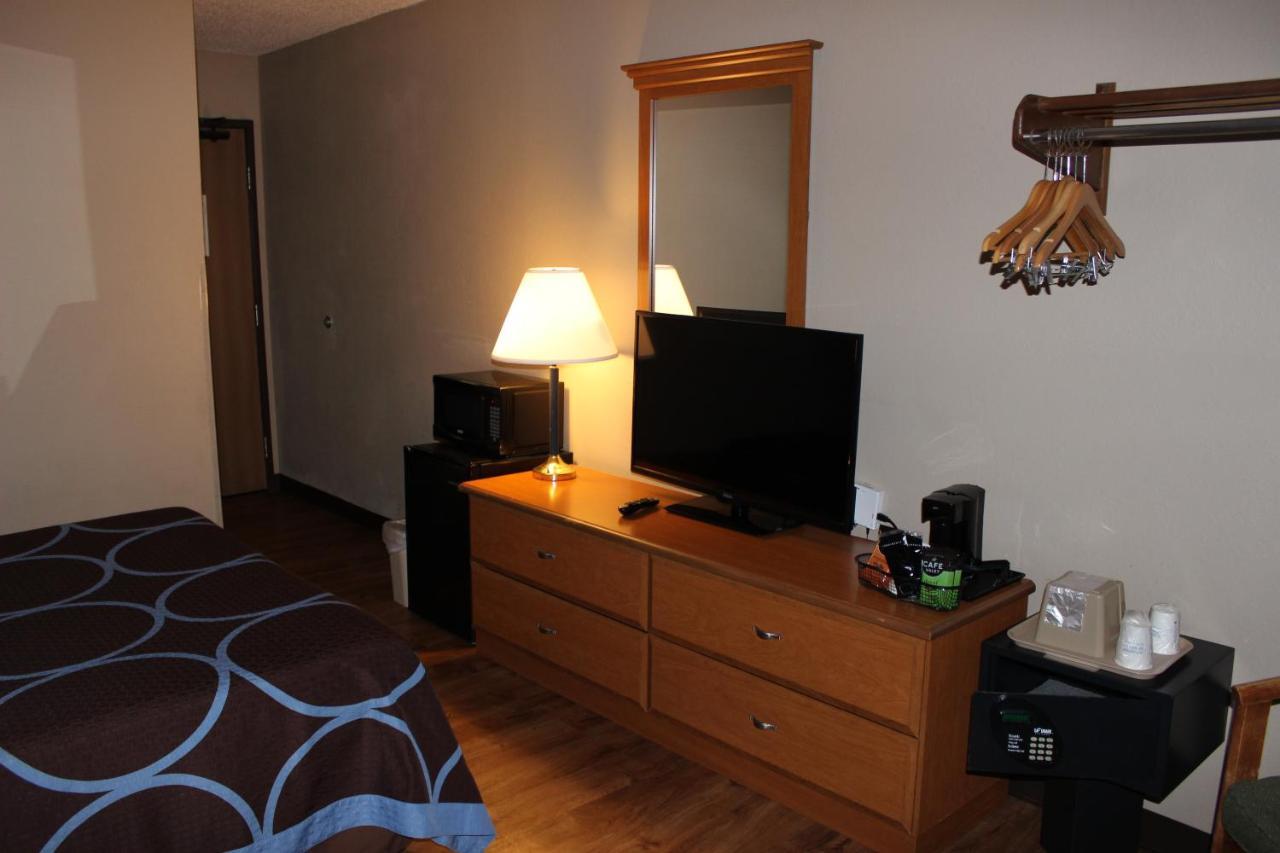 Super 8 By Wyndham East Stroudsburg - Poconos Hotel Екстериор снимка