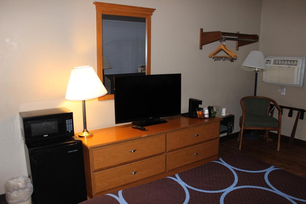 Super 8 By Wyndham East Stroudsburg - Poconos Hotel Екстериор снимка