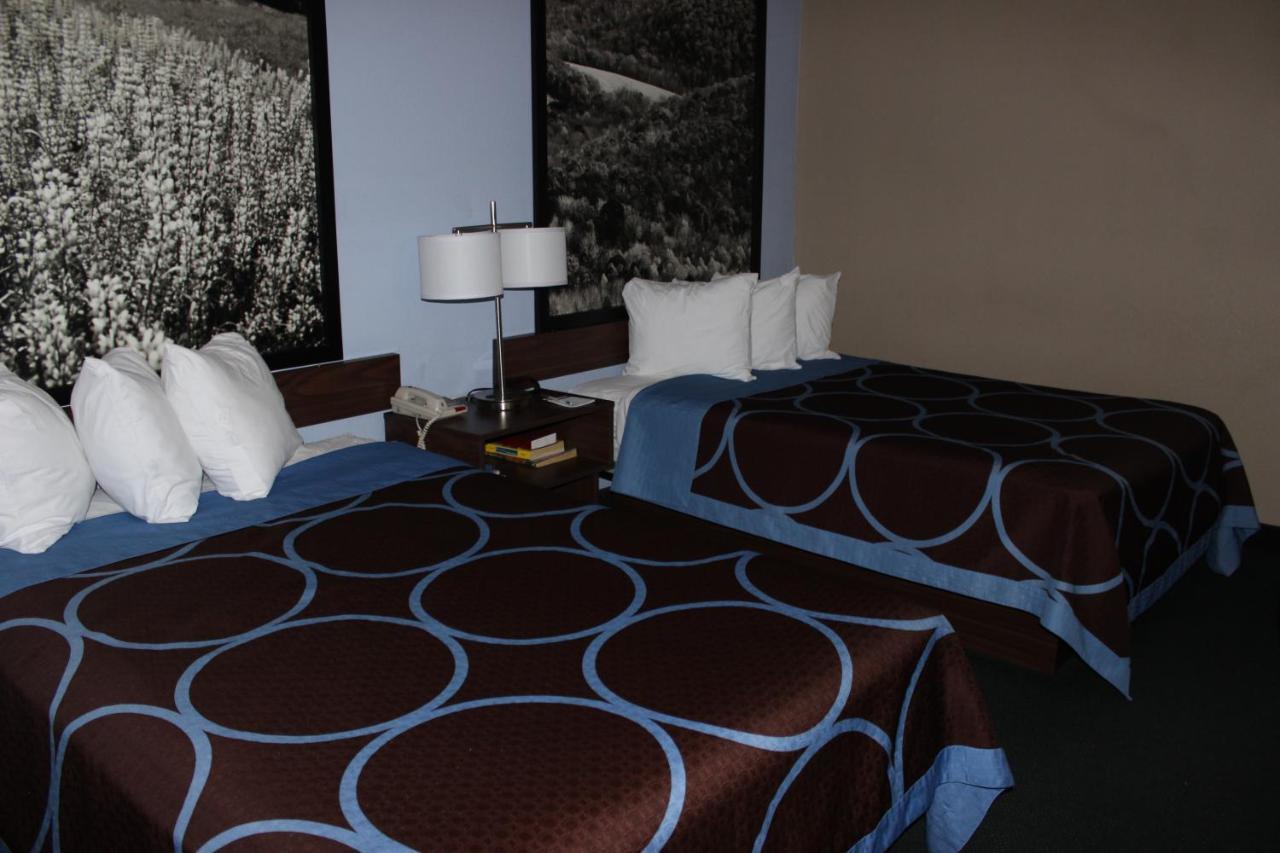 Super 8 By Wyndham East Stroudsburg - Poconos Hotel Екстериор снимка