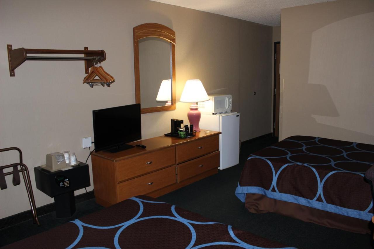 Super 8 By Wyndham East Stroudsburg - Poconos Hotel Екстериор снимка