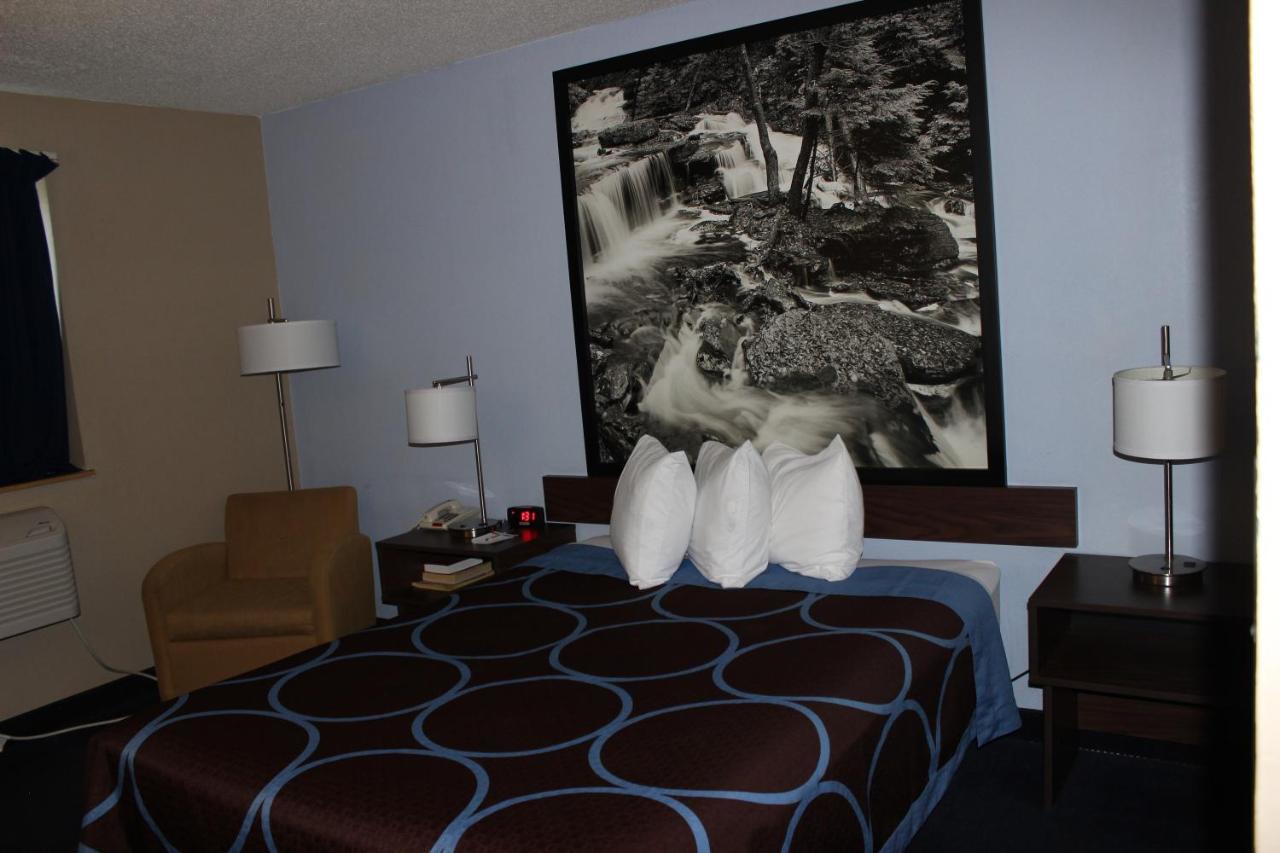Super 8 By Wyndham East Stroudsburg - Poconos Hotel Екстериор снимка